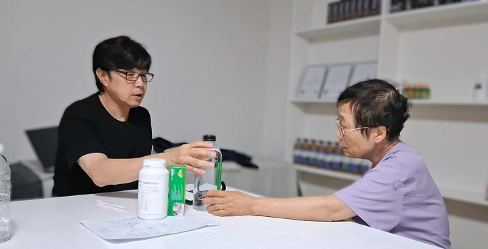 좌측 주나노컴텍닥터큐 유한수 총괄이사우측 엔오시대 유주열 대표 