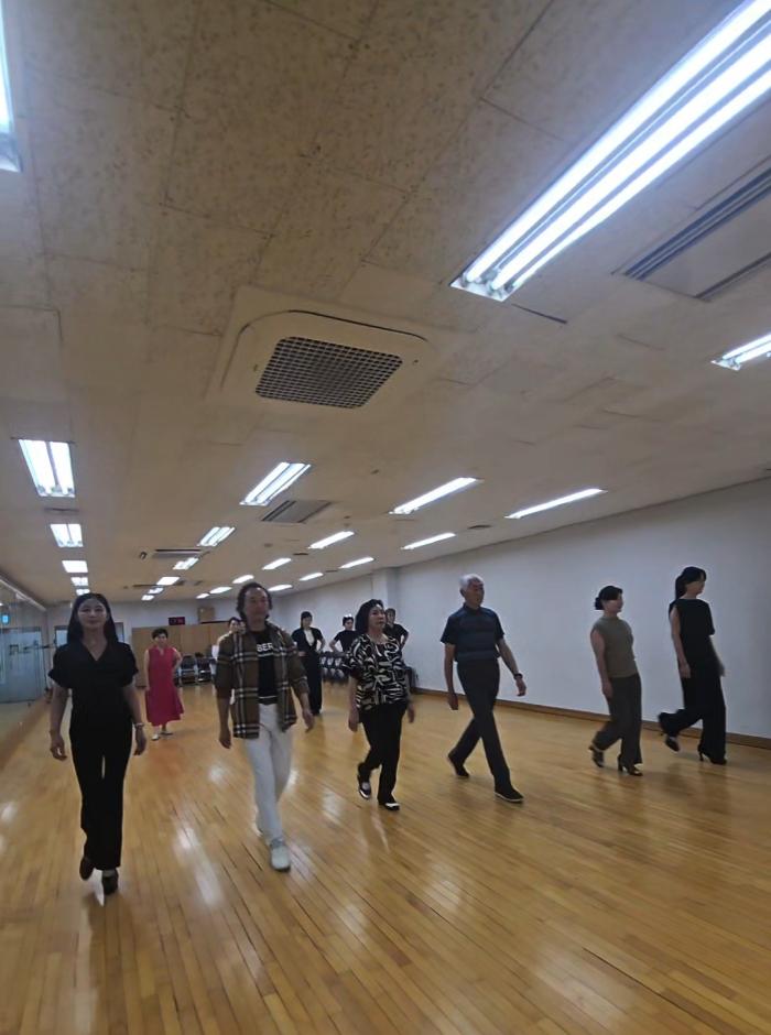 한국패션예술인협회 전문강사와 함께하는 삼육대학교 시니어모델 퍼포먼스 워킹 실습