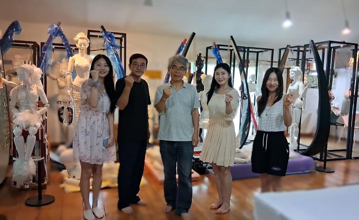 자연의 빛으로 물든 감성, 패션치유의 새로운 장 기사 이미지
