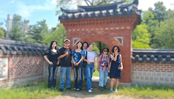 한국뉴욕주립대학교 인천시민대학 정재만 교수와 천연염색 과정 수강생