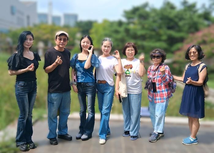 한국뉴욕주립대학교 인천시민대학 정재만 교수와 천연염색 과정 수강생