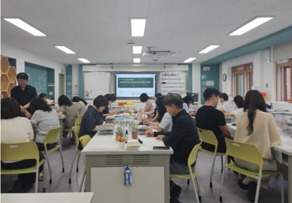강원특별자치도교육청, 상반기 ‘학교로 찾아가는 교원 집단 자기돌봄 프로그램’ 성료 기사 이미지